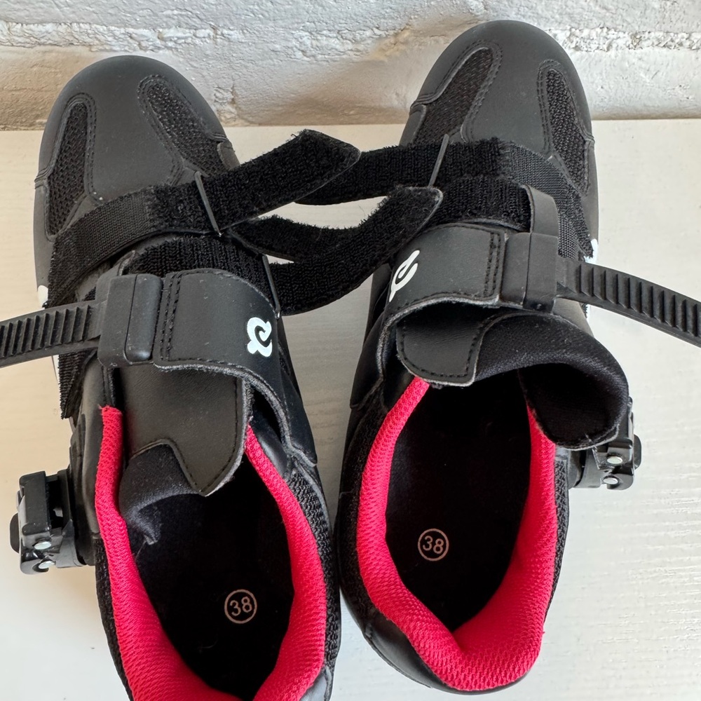 Peloton Black and Red Athletic Cycling Shoes - like new